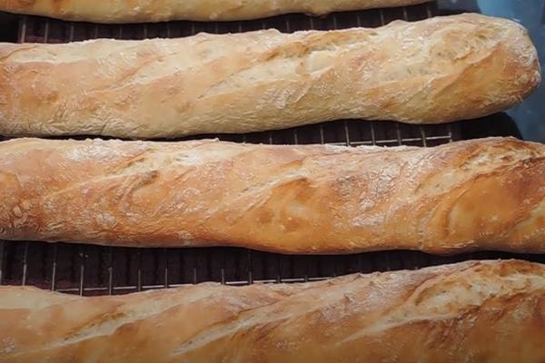 NAKON OVOGA VIŠE NEĆETE JESTI VRUĆ HLEB: Razara ORGANIZAM, a 1 stvar je naročito OPASNA