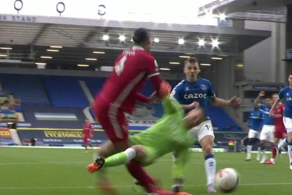 LIVERPUL OPLJAČKAN U MERSISAJD DERBIJU! Englezima VAR služi samo za skupljanje prašine!