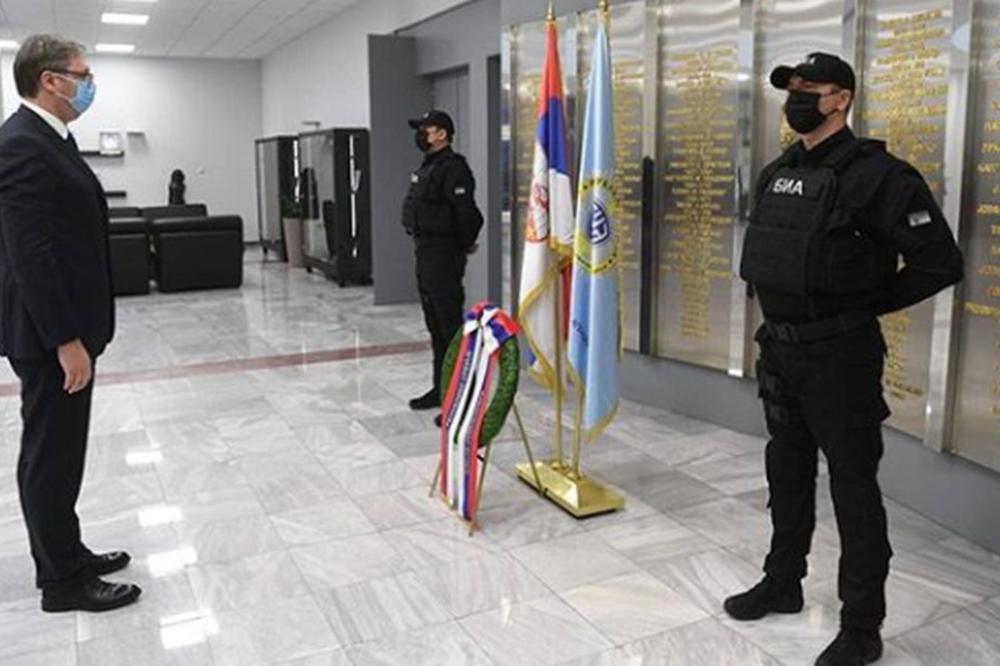 VUČIĆ U SEDIŠTU BIA: Predsednik Srbije posetio čuvare srpske bezbednosti na njihov dan! (FOTO)