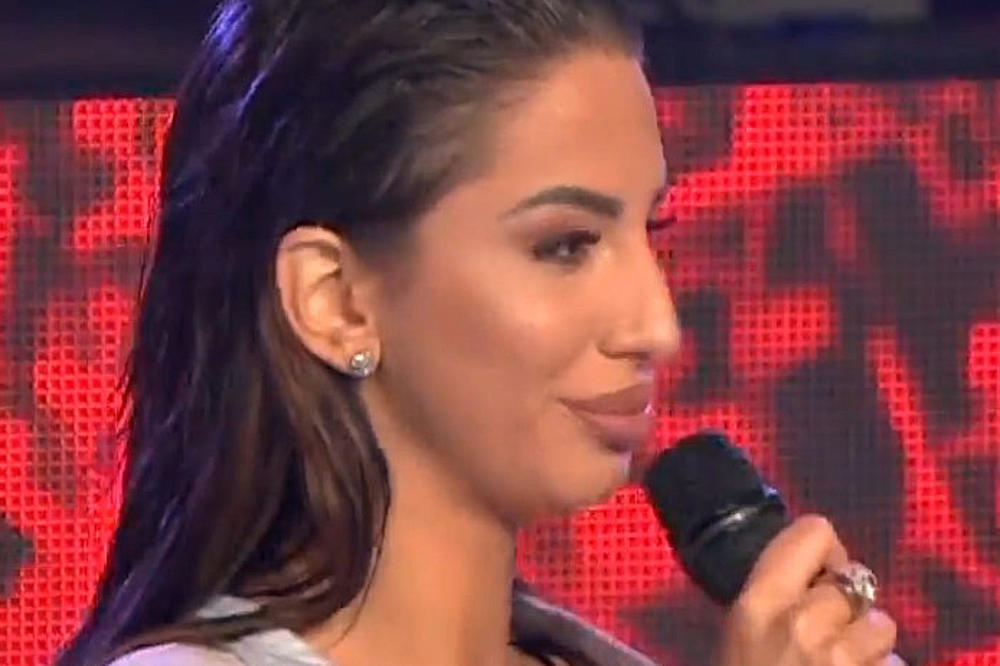 ALEKSANDRA JE NAJVEĆI BLAM ZADRUGOVIZIJE! Nije uspela da zapati CELE 3 REČENICE: Ona je dobra samo u krevetu!