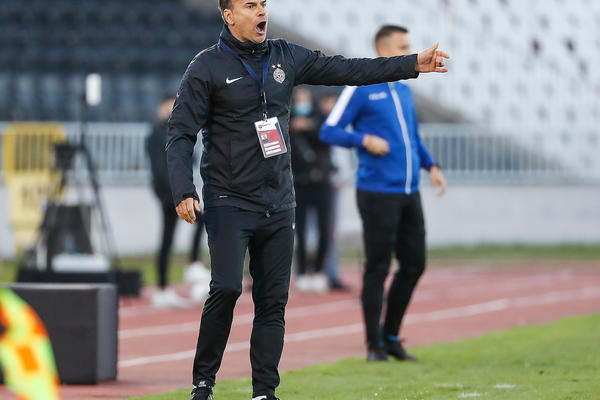 STANOJEVIĆ NAPRAVIO HAOS NA DERBIJU: Hteo da bije sudiju Simovića - velika frka pored aut linije!