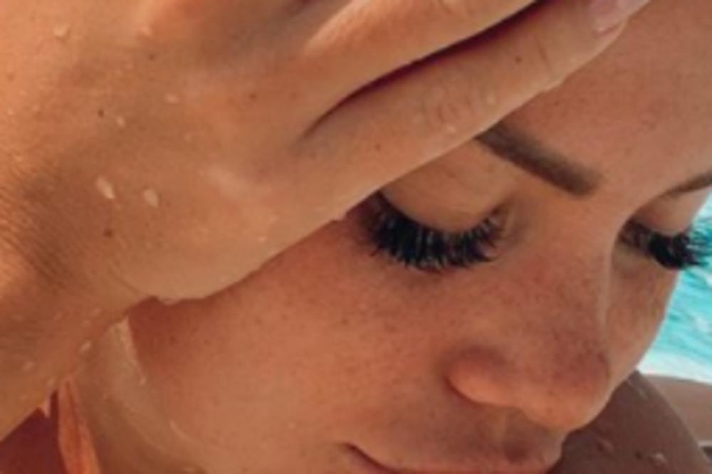 NAŠA STARLETA OSTAVILA DEVOJKU I ZAVOLELA MUŠKARCA, OVA JOJ UMALO SLOMILA NOS! Zamalo da joj UNAKAZI lice udarcem