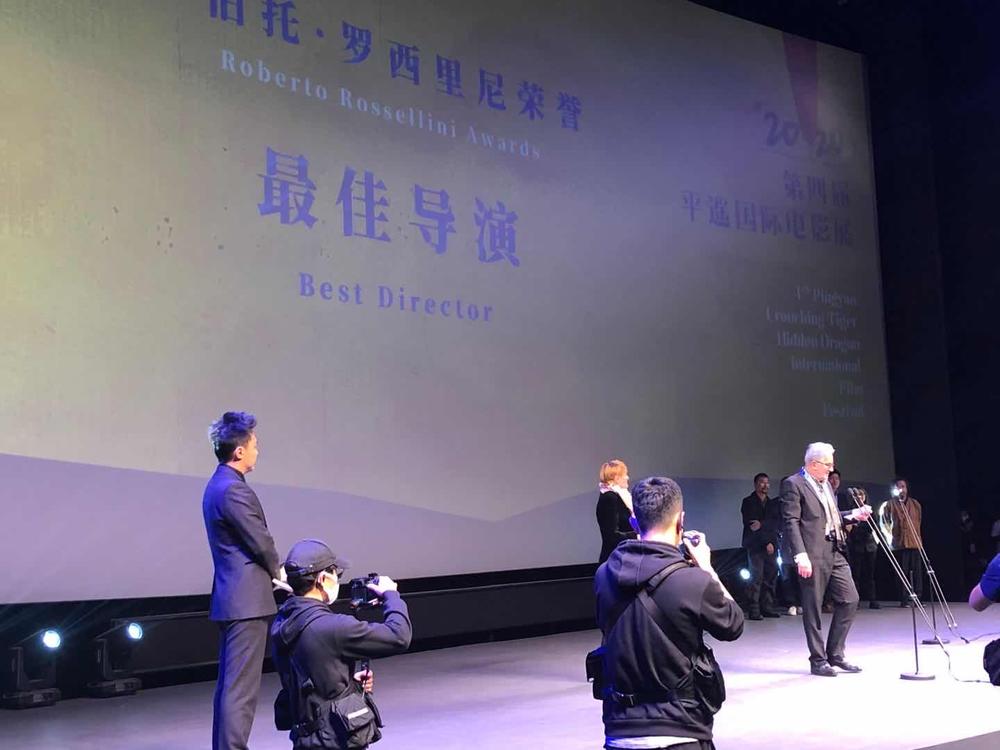 Nagradu je preuzeo Ivan Kandijaš, otpravnik poslova ambasade Republike Srbije u Kini