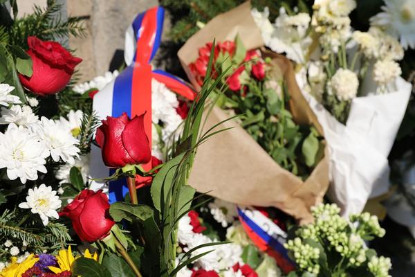 NOSIĆEMO TE U SRCU, U OKU, ČUVAJTE ANĐELI NAŠU PEPU! Beba preminula u vrtiću u Zemunu sahranjena u belom kovčegu