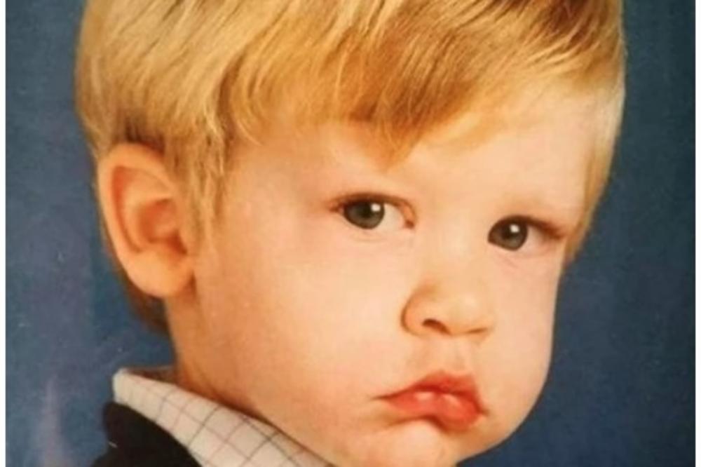 DANAS JE OPASAN FRAJER, A POČEO JE DA GLUMI SA SEDAM GODINA! Da li znate o kome je reč? (FOTO)