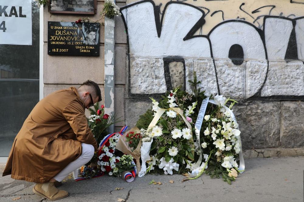 PRE 23 GODINE SE NA OVOM MESTU DESIO NAJJEZIVIJI ZLOČIN U SRBIJI: Odneli smo CVEĆE i setili se DUŠANA (FOTO)