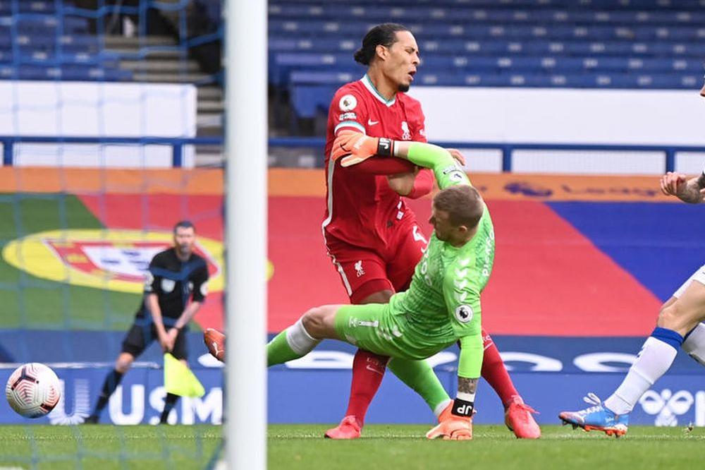 VAN DAJK IŠAO POD NOŽ: Kada će se vratiti? Odgovor boli sve navijače Liverpula..