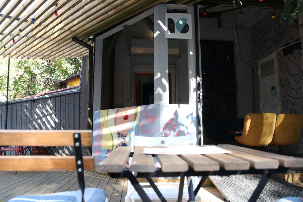 OD DANAS LOKALI RADE I U ZATVORENOM PROSTORU: Nove mere počinju da važe u Beogradu