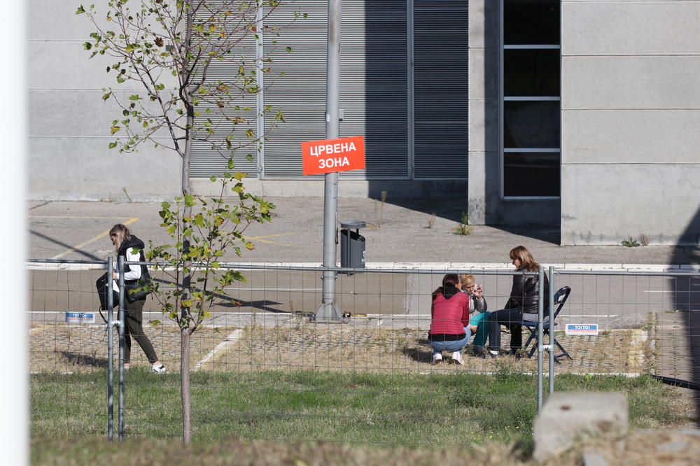 U SRBIJI ZARAŽENO JOŠ 6.726 OSOBA: Za 24 sata preminuo 61 pacijent