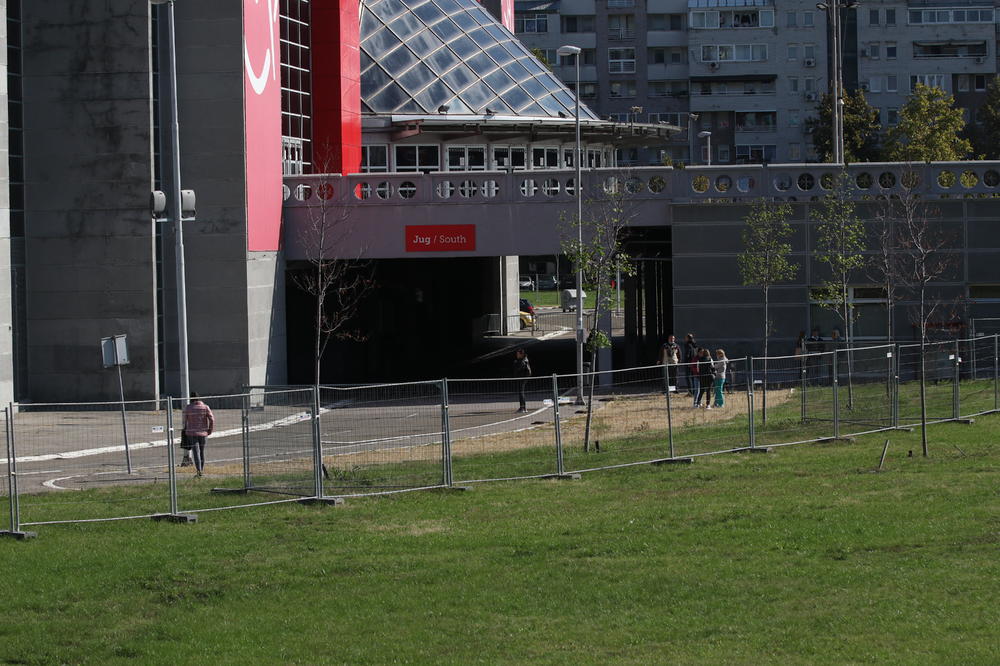 BRZO SU REAGOVALI: Otkriveno ko je slikao golu pacijentkinju u Areni!