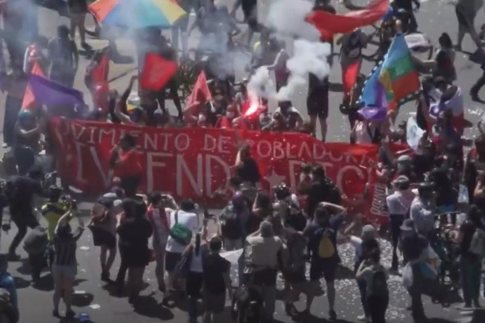 TUŽNE SCENE NA ULICAMA SANTJAGA: Crkve koje su u gradu vekovima unazad, spaljene do temelja! (VIDEO)