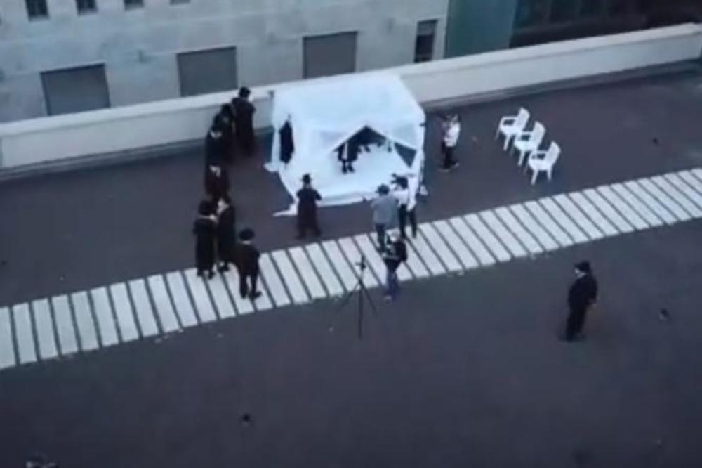 SVADBA USRED KORONE ZALUDELA JE SVET: Dogurao je krevet do prozora a onda je sve počelo (VIDEO)