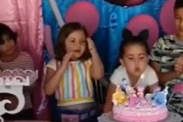 LJUDI U NEVERICI GLEDAJU OVAJ SNIMAK SA DEČIJEG ROĐENDANA: Da li je moguće da su ovo uradili? (VIDEO)