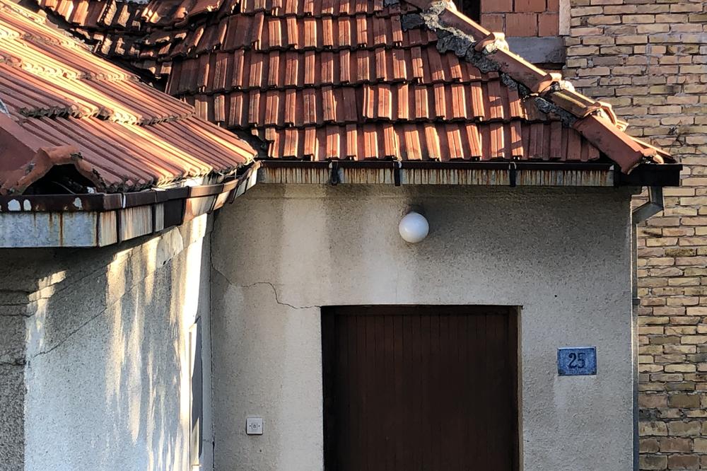 PRIMETIO JE BIZARNU POJAVU NA PROZORU KOMŠIJINE KUĆE: Kada je POLICAJAC došao na LICE MESTA imao je šta i DA VIDI