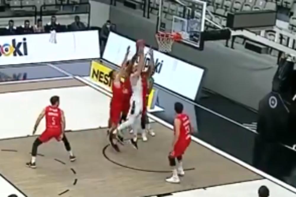 NBA PARTIZAN: Erik Mika polomio obruč! (VIDEO)