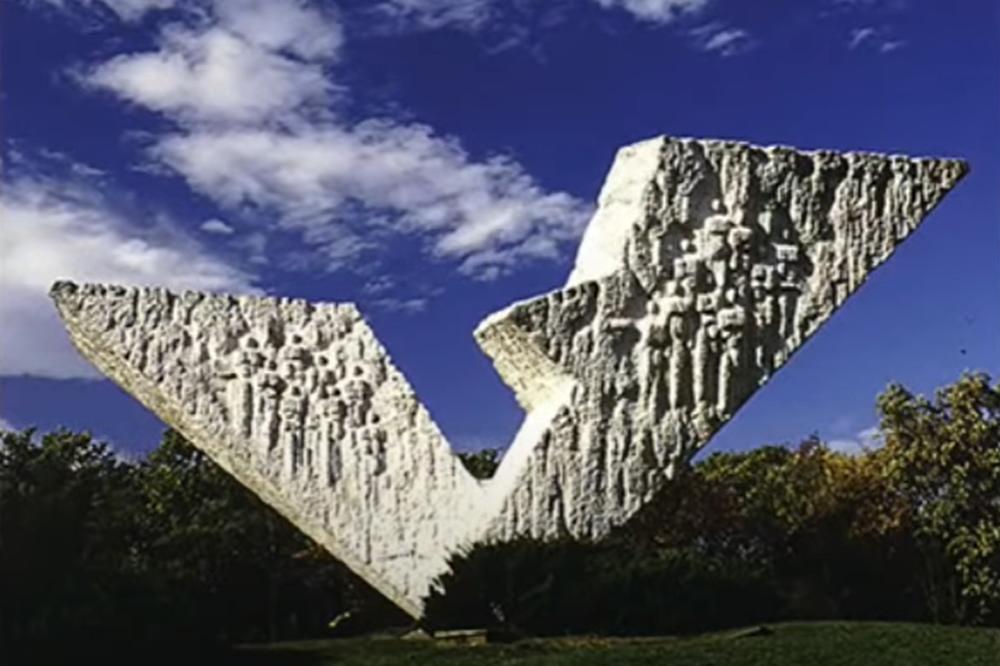 PRE TAČNO 80 GODINA UBIJENI SU ĐACI I PROFESORI U KRAGUJEVCU! Aleksandar Vučić danas u Šumaricama