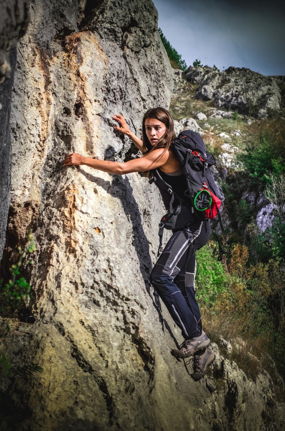 Britani Ešvort u filmu The Ledge