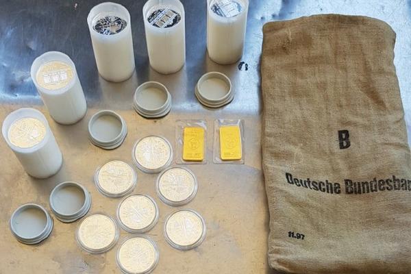 UBEĐIVALI CARINIKE DA PREGLEDAJU AUTO: Bili su uvereni da neće NIŠTA PRONAĆI, ali im se plan OBIO O GLAVU