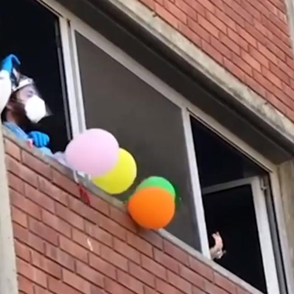 OVO JE NAJBIZARNIJA SVADBA IKAD VIĐENA, MLADA HODA KROZ BOLNICU, PALE JOJ SVEĆE: Zbog KOVIDA se ovako uzeli, JEZA