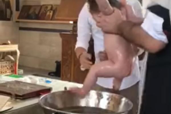 STRAVA I UŽAS TOKOM KRŠTENJA: Beba umrla prilikom obreda, PRAVOSLAVNA CRKVA odbija da promeni RITUAL!