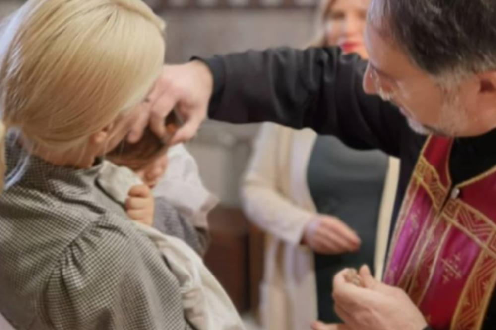 "DANAS JE ZA NAS JAKO VAŽAN DAN": Nataša Bekvalac u crkvi Svete Petke krstila ćerku Katju!