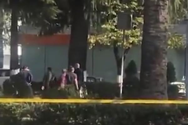 BOMBAŠ ZAROBIO 30. TAOCA U BANCI I PRETI IM MITRALJEZOM: Taocima se POTOM dodatno I OVO desilo! (VIDEO)