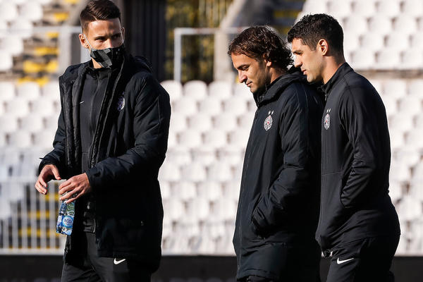 HOROR POČETAK ZA CRNO-BELE: Povreda mnogo bitnog fudbalera Partizana!