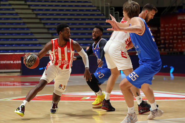 KATASTROFA POSLE MEČA ZVEZDE I MORNARA: Dva košarkaša pozitivna na koronavirus - MEČ OTKAZAN!