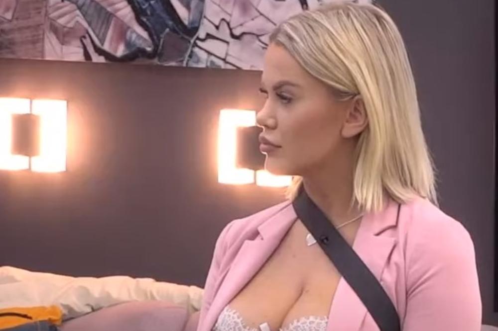 ŠOK DETALJI ODNOSA SANJE STANKOVIĆ SA OCEM I SESTRAMA: Iznesena prepiska slave uvreda: "NAP*ŠITE MI SE SVI"!