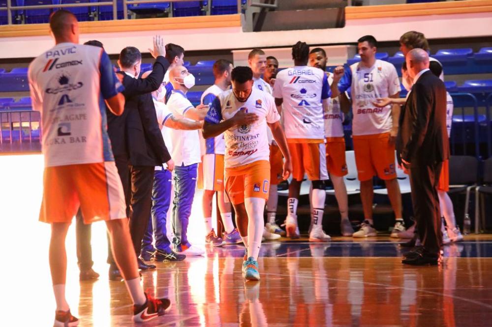 UHVAĆENI NA DELU! Pred utakmicu sa Megom, igrači Mornara na APARATIMA!