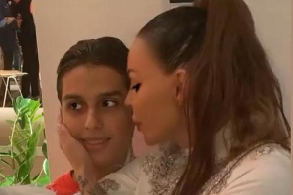 "MAMA POMOZI MI, OTAC ME DROGIRA, HOĆU DA DOĐEM KOD TEBE": Sin poznate manekenke MOLI ZA POMOĆ!