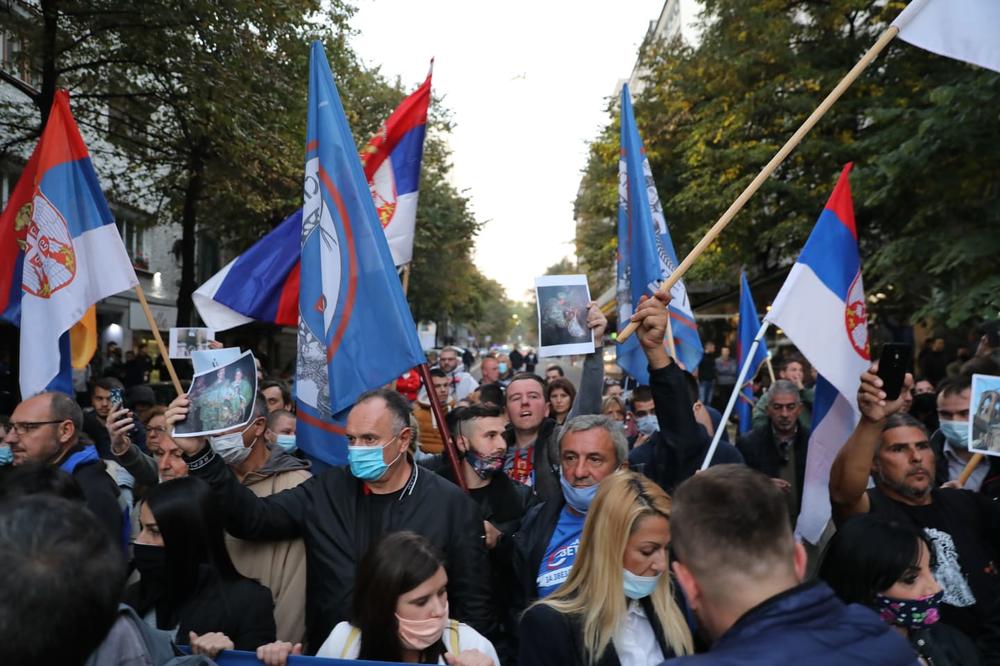 NAPETO U CENTRU BEOGRADA: Desničari krenuli ka izložbi MIRDITA, kordoni policije na ulici (FOTO)