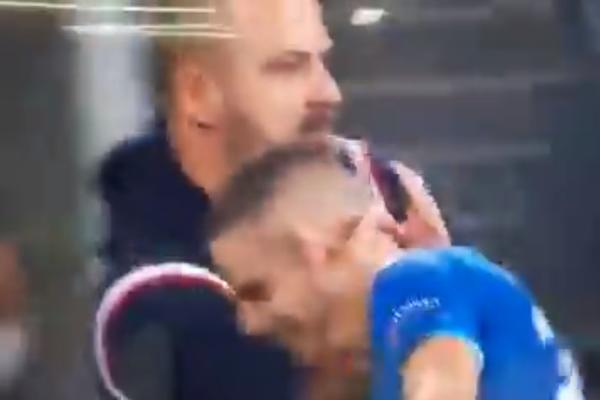 STANKOVIĆ DOHVATIO GAĆINOVIĆA: Urnebesna scena na meču Zvezde i Hofenhajma - odmah je postala hit na internetu!