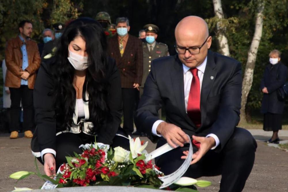 VUČEVIĆ: Danas bijemo sasvim druge bitke, ali ne zaboravljamo NAŠE PRETKE, ZNANE I NEZNANE JUNAKE