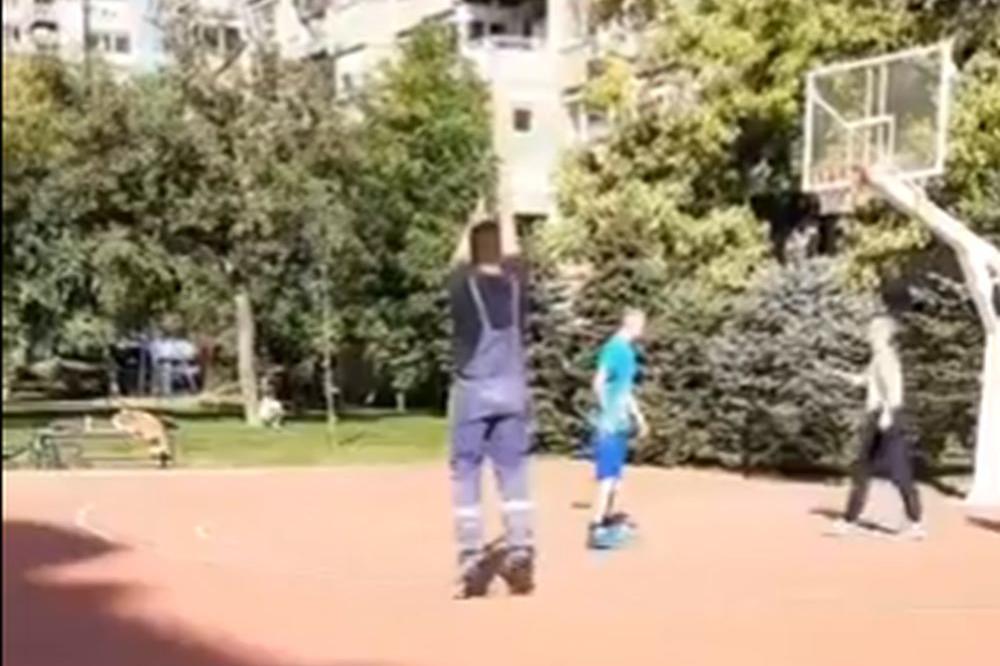 SRBIJA JE ZEMLJA KOŠARKE: Klincima je falio igrač za basket, a naišao majstor u radnom odelu... Magija je počela!