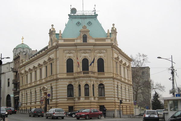 Premijer se izvinio ženi koja tvrdi da je silovana u parlamentu