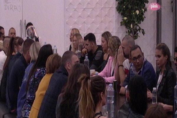 PALI ZAGRLJAJI I POLJUPCI! Pomirili se Tomović i Alen!