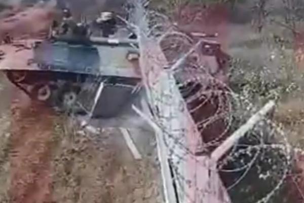 RUSKI VOJNICI SE NAPILI, UŠLI U TENK I UBACILI U RIKVERC! Ostatak ne može rečima da se opiše! (VIDEO)