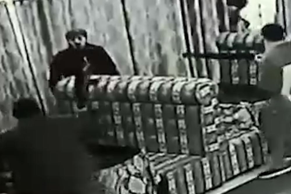 UBIJEN RUSKI MMA BORAC: Jezive scene u kafiću, ubice uletele sa kalašnjikovima i usmrtile sportistu! (VIDEO)