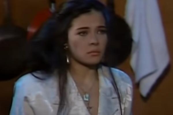 SKINULA SE DO GOLE KOŽE ČUVENA KASANDRA! U ovom izdanju je još niko nije video! AU! (FOTO)