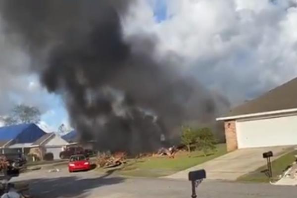 UŽASNA TRAGEDIJA: Vojni avion se srušio na kuću, poginula oba pilota!