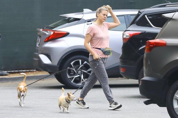 BILA JE NAJPOPULARNIJA I NAJLEPŠA GLUMICA NA SVETU: Pre 20 godina se odrekla slave, ovako danas IZGLEDA (FOTO)