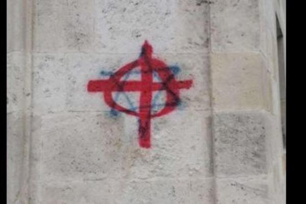 DIVLJACI OSKRNAVILI KULTURNO NASLEĐE NA KALEMEGDANU: Ovo mogu samo bolesni ljudi koji mrze svoju zemlju!