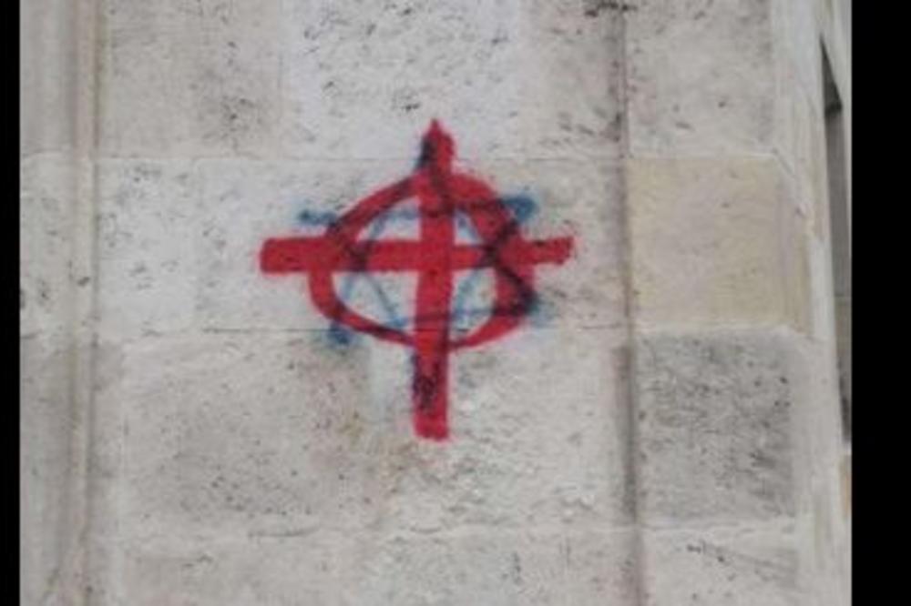 DIVLJACI OSKRNAVILI KULTURNO NASLEĐE NA KALEMEGDANU: Ovo mogu samo bolesni ljudi koji mrze svoju zemlju!