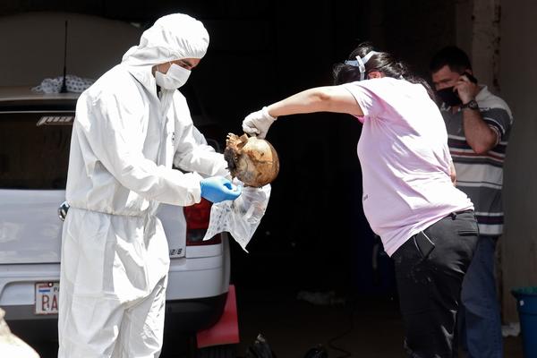 NEZAMISLIV HOROR U KONTEJNERU KOJI JE KRENUO IZ SRBIJE: Jedan od migranata je JEO OSTALE da bi preživeo?!