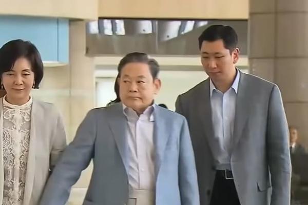 UMRO JEDAN OD NAJBOGATIJIH LJUDI NA CELOM SVETU: Uzrok smrti još uvek nije saopšten