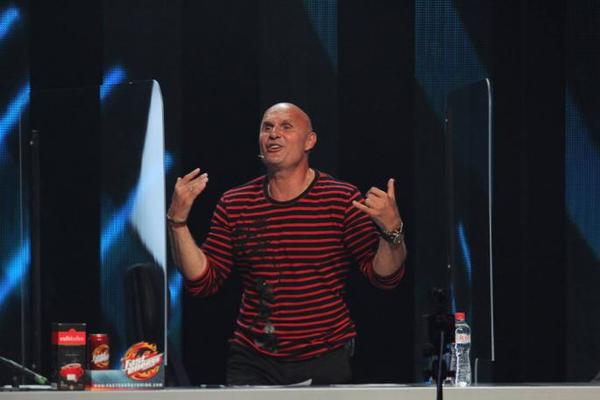 PUČE NOVA BRUKA: Pevačica OPTUŽILA MILIJA da ju je PIPKAO ZA ZADNJICU, objavila i VIDEO