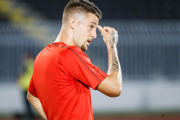 SERGEJ MILINKOVIĆ SAVIĆ PROMENIO IMIDŽ: Gledajte samo KAKVE JE BRČIĆE NABACIO (FOTO)