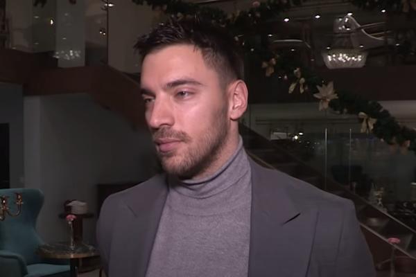 POZNATI MANEKEN VLADA VUKSANOVIĆ, POKAZAO KO MU NAJBOLJE POMAŽE DOK RADI! Ima malog slatkog pomagača, evo ko je