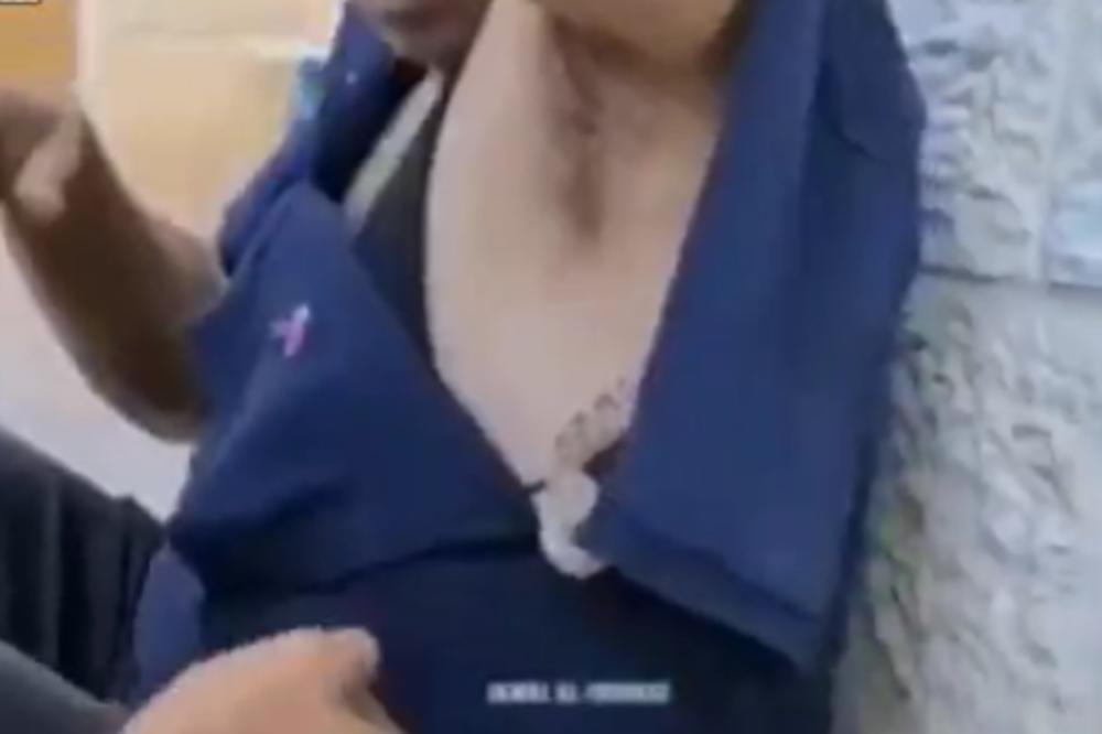 OVO JE NAJNAPETIJI VIDEO KOJI ĆETE VIDETI: Mladiću se ZMIJA OTROVNICA uvukla ispod majice, sve su pokušali! (VIDEO)